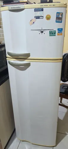 Vendo Geladeira Electrolux 2 portas
