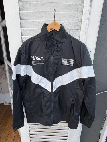 Jaqueta NASA preta tamanho M