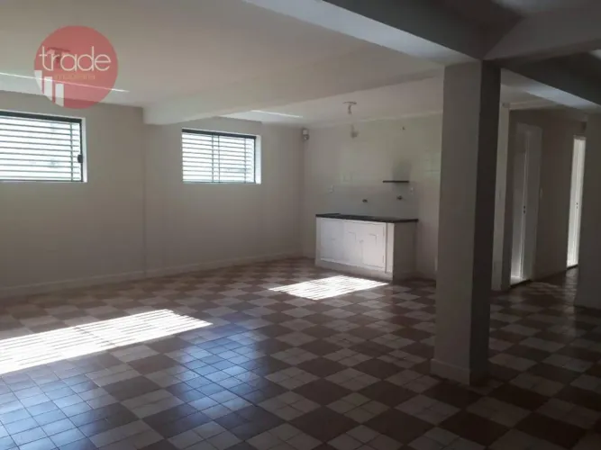Casa Comercial para Locação no Centro de Ribeirão Preto com Recepção Ampla.