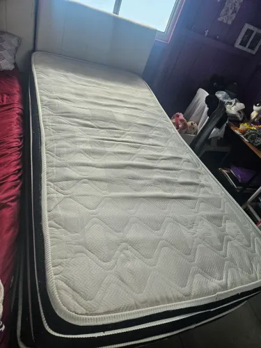 Cama de solteiro, base, colchão e cabeceira (usados)