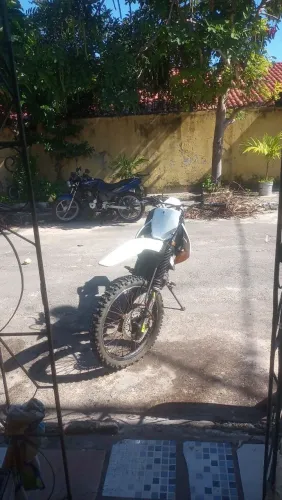 Moto de trilha toda boa