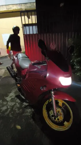 Suzuki RF 600