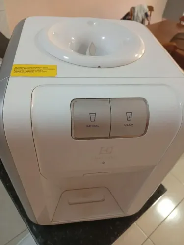 Gela água Eletrolux 