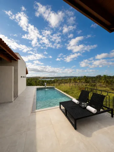 Casa de Alto Padrão na Barragem de Anagé - Piscina e Vista Privilegiada