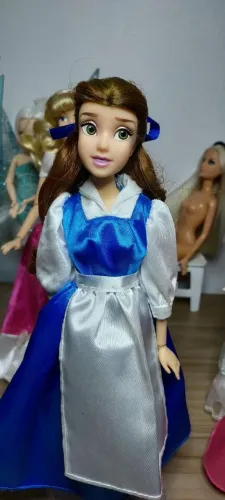 Boneca bela ( Disney store)