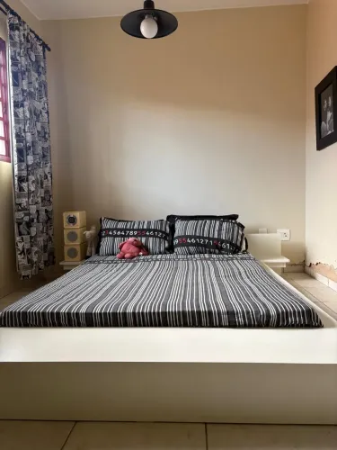 Cama de casal Tok & Stok estilo japonês 