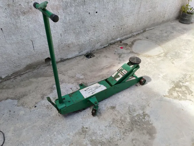 Macaco jacaré 2 toneladas semi novo com nota