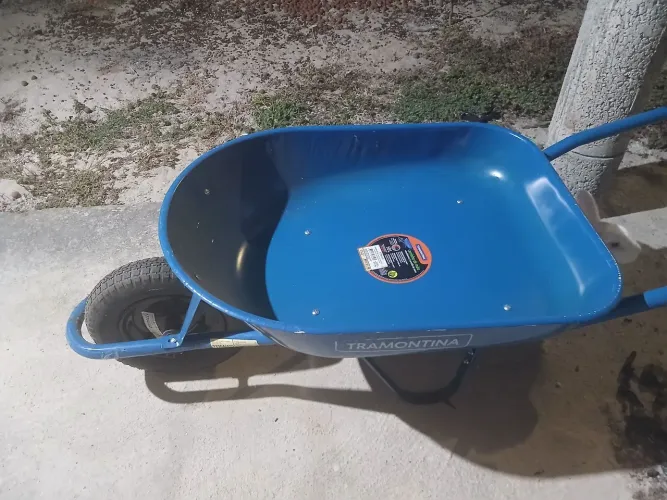 Carro de mão Tramontina intacto