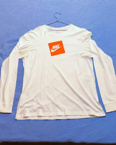 Camiseta Nike Manga Longa Branca Logo Laranja - Tam GG