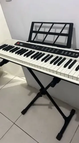 Teclado Musical Kobe Kb 150 - Branco com 61 Teclas