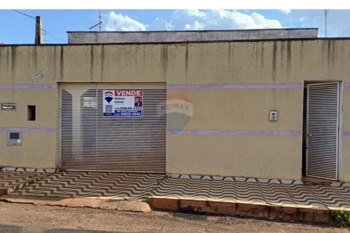 Casa À Venda, Com Três Quartos, No Bairro São José Em Ituiutaba-MG.