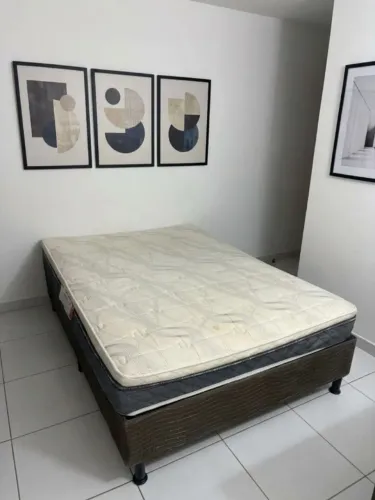 Cama de casal completo com colchão e base - Leia o anúncio