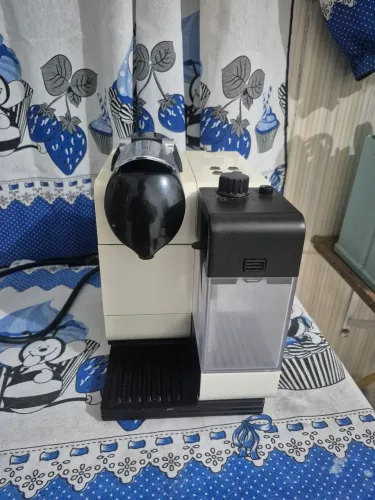 Máquina nespresso latissimo plus branca (retirada peças ou conserto)