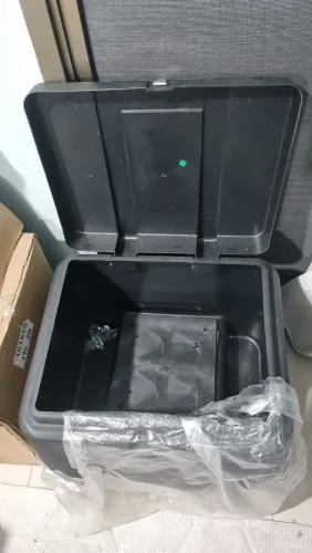 Baú 80l, nunca usado, foi instalado mas retirado na mesma hora 