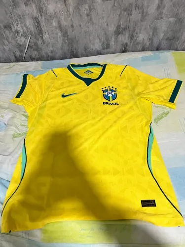 Camiseta Brasil Nike 2026 na etiqueta 