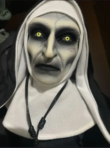 Boneca The Nun (A Freira) Mezco MDS Roto Plush 18? = 46cm