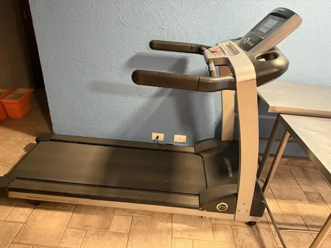 Esteira Life Fitness T3 ótimo estado funcionando