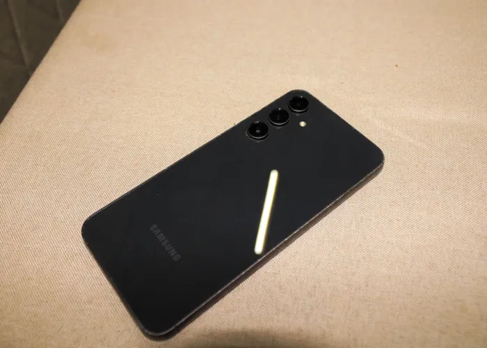 Samsung S23 FE - 128GB. Bom estado (preço negociável).