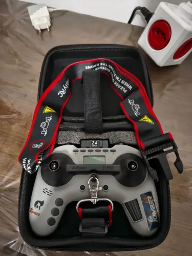 Rádio Jumper T-Pro ELRS 1000mW + Baterias + Cordão