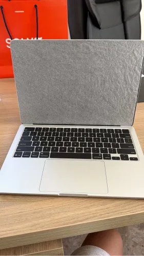 MacBook Air m4 16 gb SSD 256