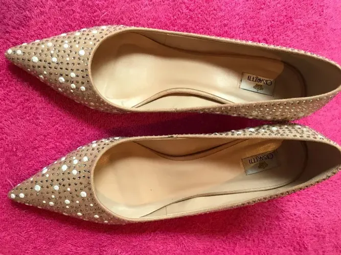 Scarpin cesaretti, cor nude com strass, salto 6 cms, nº 38, usado uma vez.