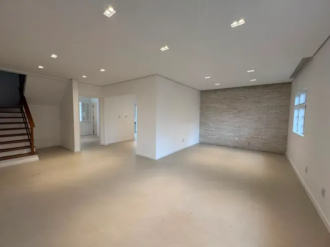 Casas de Condomínio para venda com Piscina e 4 quartos, 220 m² - Vila Oliveira
