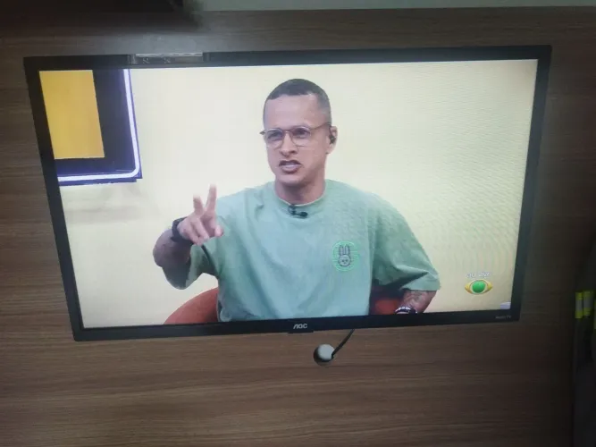Vendo tv smart 32 polegadas TCL funcionando perfeitamente