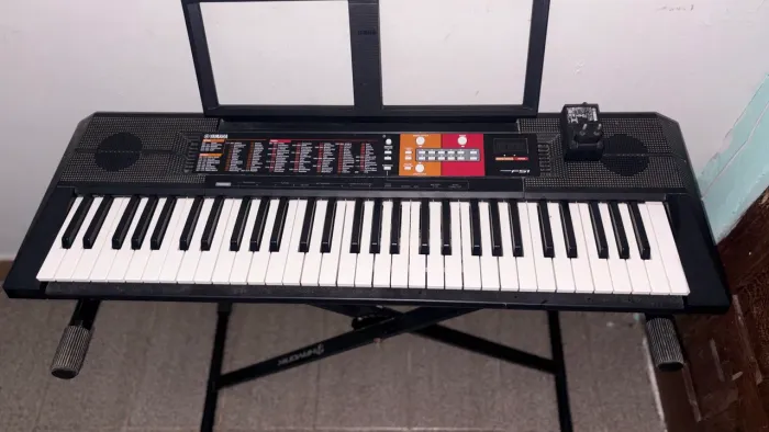 TECLADO PIANO YAMAHA PSR F51