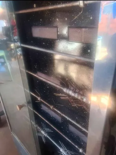 Vende se máquina de assar frango 6 espetos 