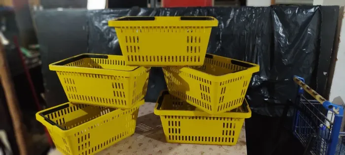Vendo cesta de supermercado sem avarias 30,00 cada