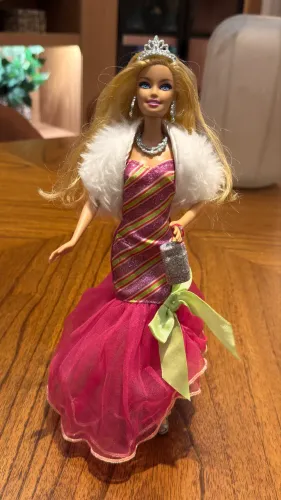 Boneca Barbie Um Natal Perfeito Mattel - Vestido Festivo
