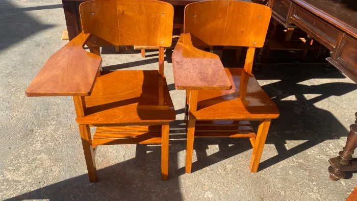 Vendo cadeira de Escola Retrô