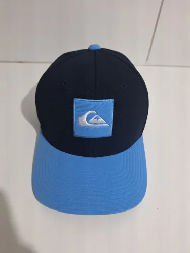 Chapeu da quiksilver original nunca usado,comprei mas me arrependi ,foi 320$$