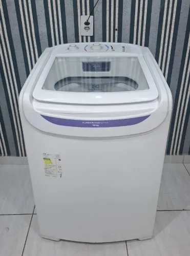 Vendo máquina de lavar roupa Electrolux 13kg moderna funcionando perfeitamente!