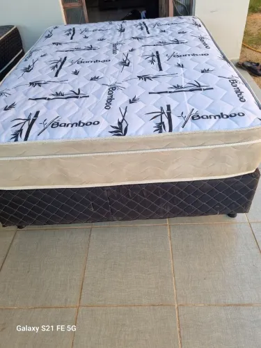 Cama Box casal colchão molas enssacadas bem conservada Entrego 