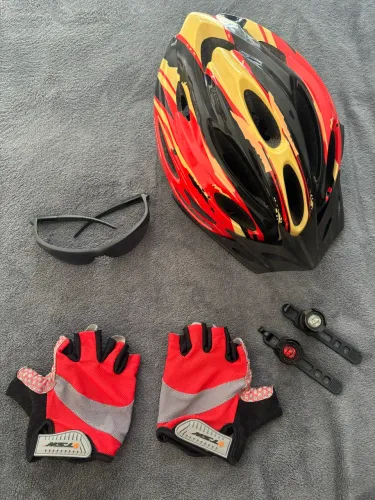 Kit Ciclismo (Capacete + Óculos + Luva + Luz)