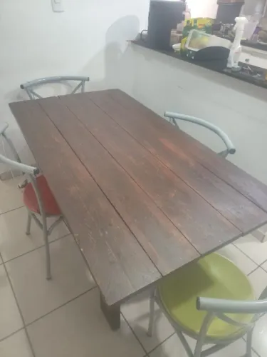 Mesa maciça ótimo estado madeira pura , mesa pra vida toda. Ótimo Estado 