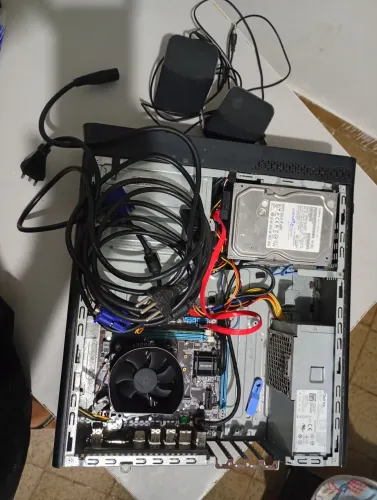 Peças de computador+ monitor e cabos