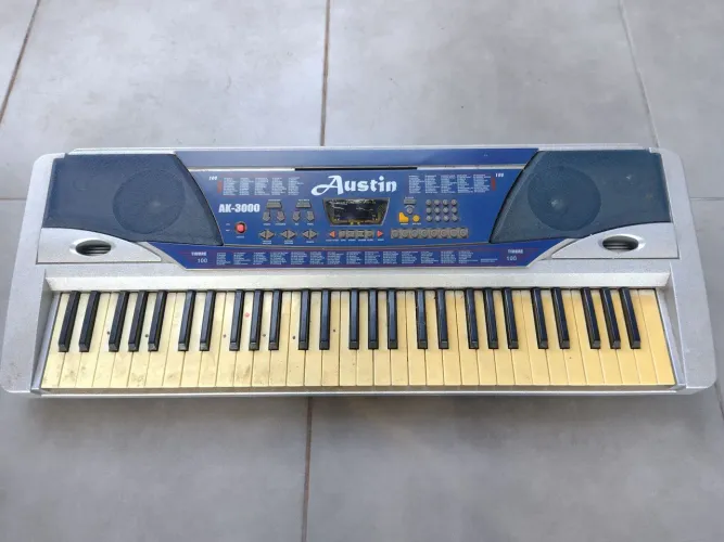 Vende-se Teclado musical 