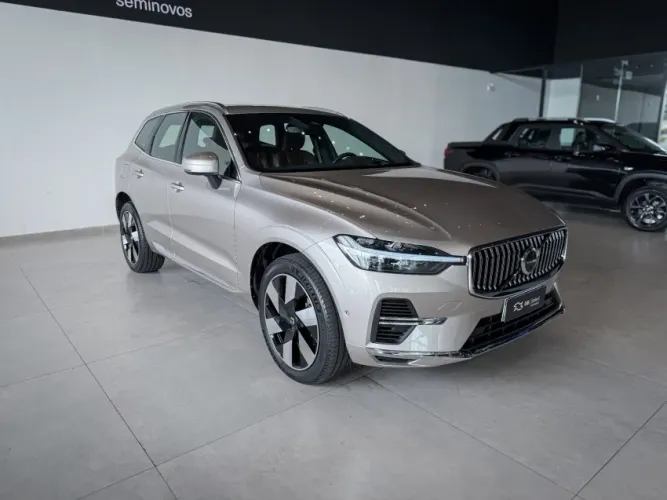 Volvo XC-60 T-8 Ultra 2.0 AWD (híbrido) 2025