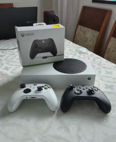 XBOX SERIES S 512GB COM 2 CONTROLES