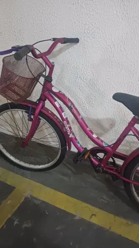 Vendo bike samy aro 20 rosa com cestinha. em ótimo estado de uso.