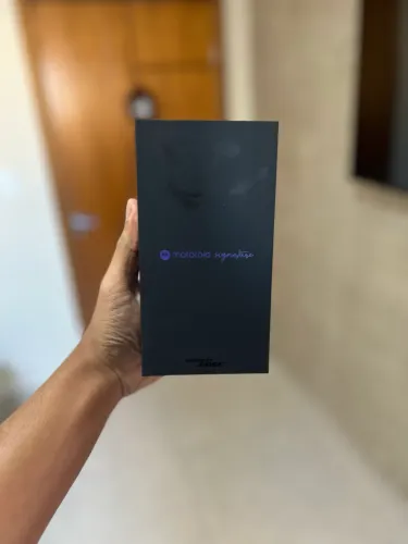 Smartphone Motorola Signature 5G - 512GB 24GB (12GB RAM + 12GB RAM Boost)