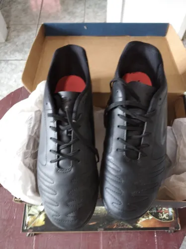 Chuteira umbro Society