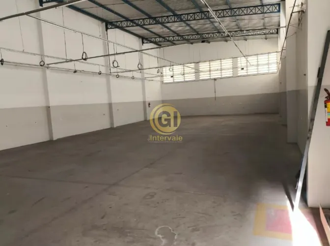 Galpão Comercial 500m² | 4 Vagas | Ótimo para Comércio e Logística (Ex-Auto Peças)