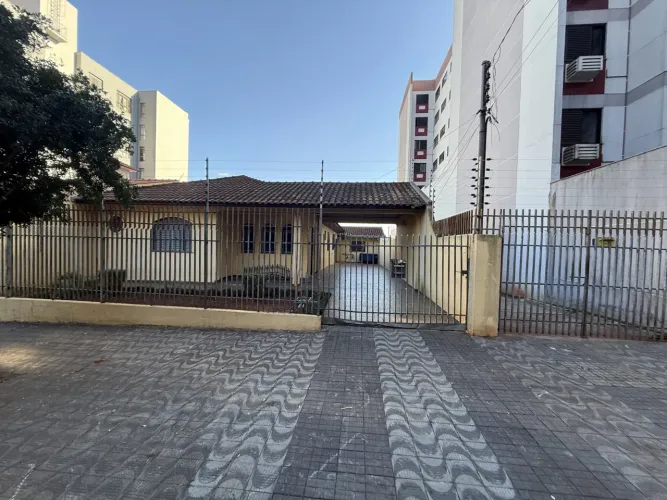 Casa Comercial com 3 quartos à venda por R$ 1100000.00, 227.00 m2 - ZONA 07 - MARINGA/PR