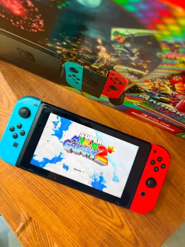 Nintendo Switch V2 com 128GB - D E S B L O Q