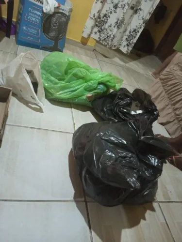 Roupas p doação 