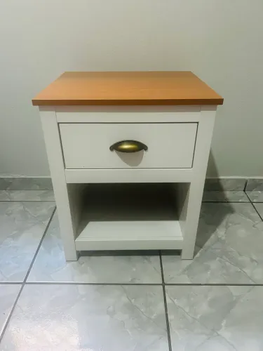 Mesa de Cabeceira Branca com Tampo Amadeirado - Excelente Estado
