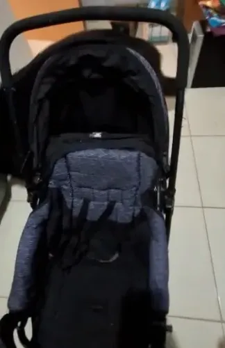 Carrinho de bebe e bebe conforto
